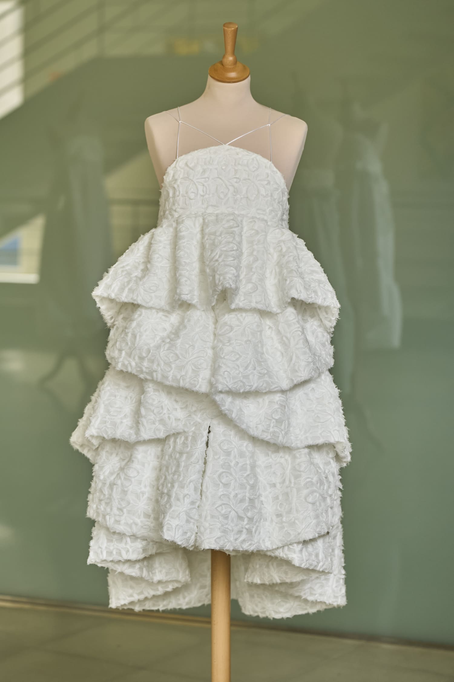 Embroidered tulle fabric with chiffon ribbons of the white Celea wedding dress - Anabel Santos - Haute Couture - Galicia