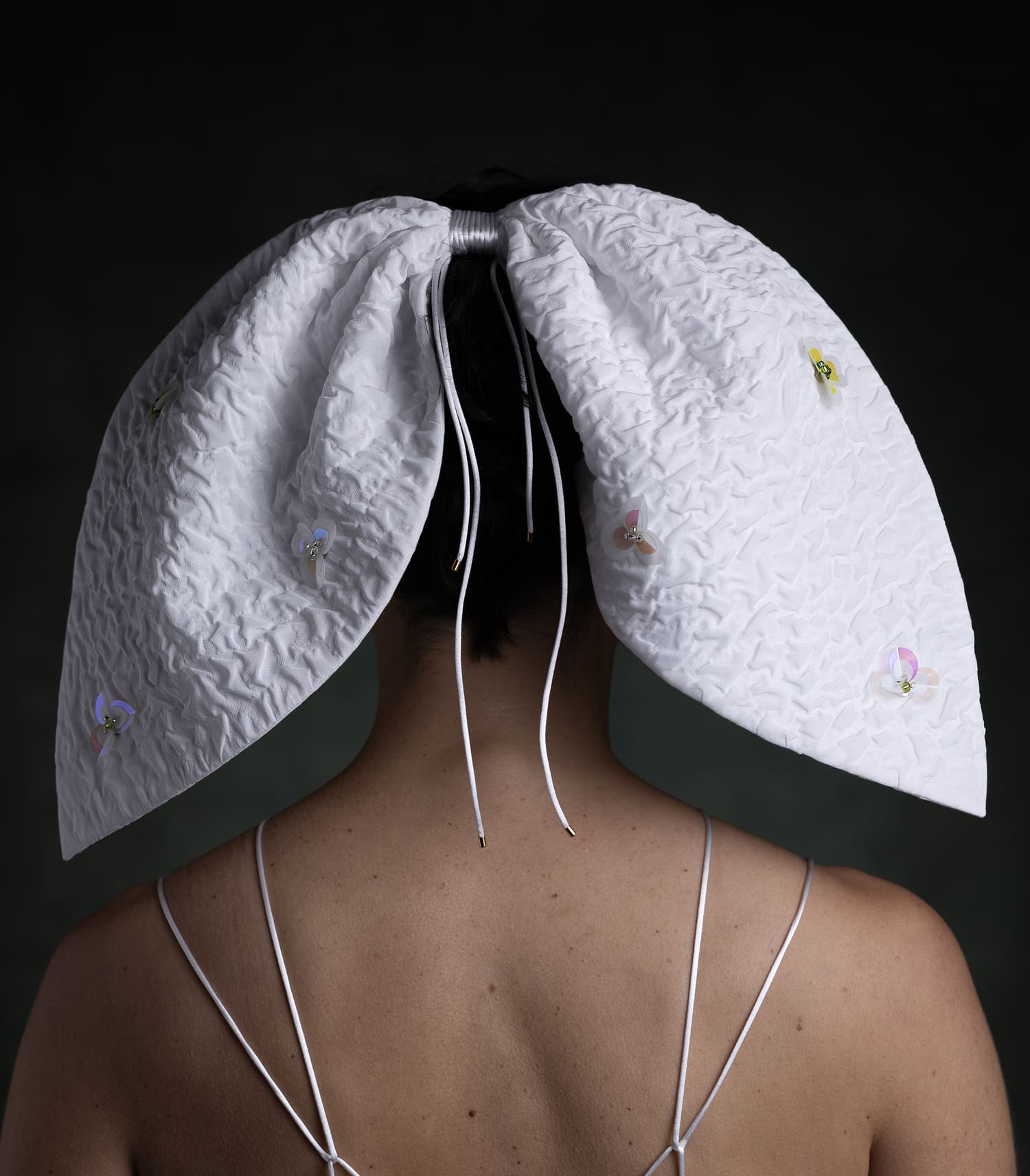 White Stela bridal veil, sculptural jacquard bow wedding accessory - Anabel Santos - Haute Couture - Galicia