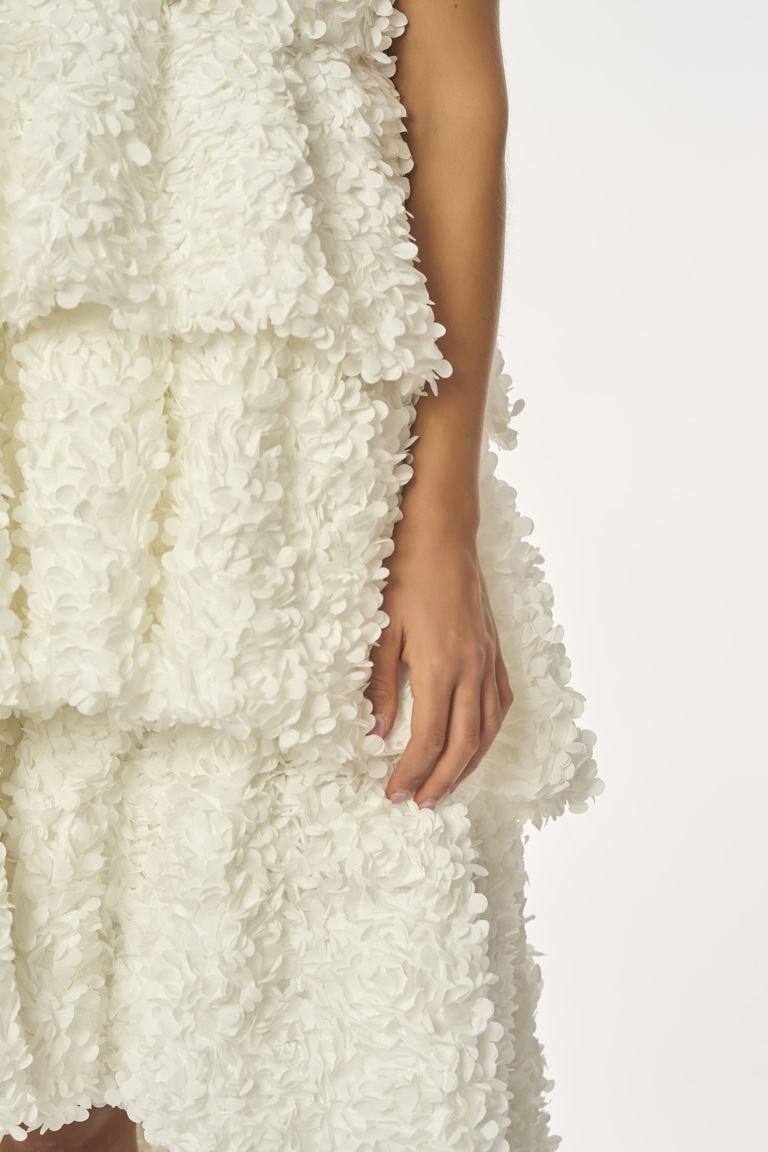 Embroidered tulle fabric of the white Belida wedding dress-  - Anabel Santos - Haute Couture - Galicia