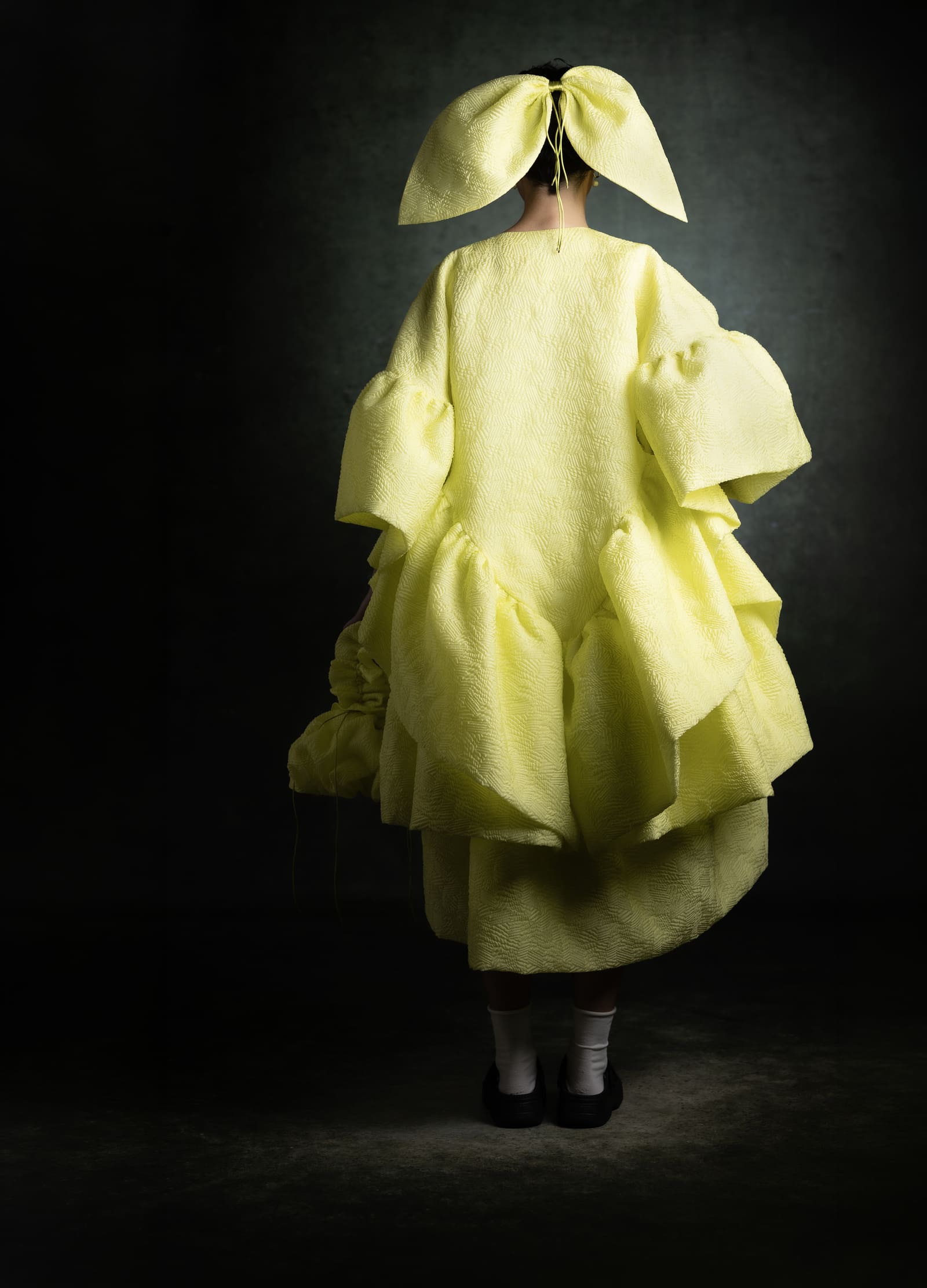 Albórea yellow evening gown for special occasions with fluid silhouette - Anabel Santos designer - Haute Couture - Galicia - Albórea Party dress