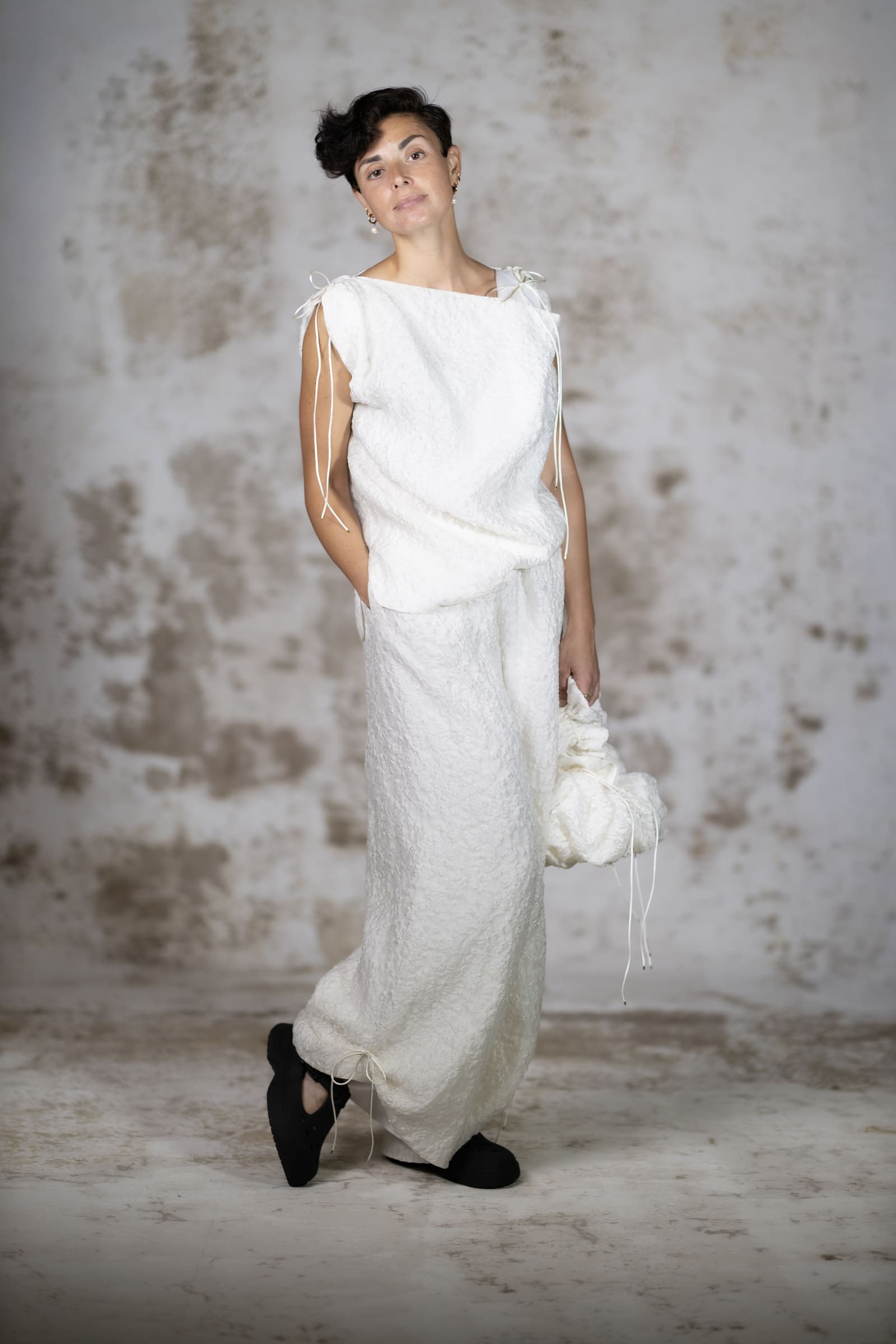 Full-body shot of the Raiola blouse, an extraordinary minimalist top in premium silk jacquard with a luminous and brilliant finish - Anabel Santos