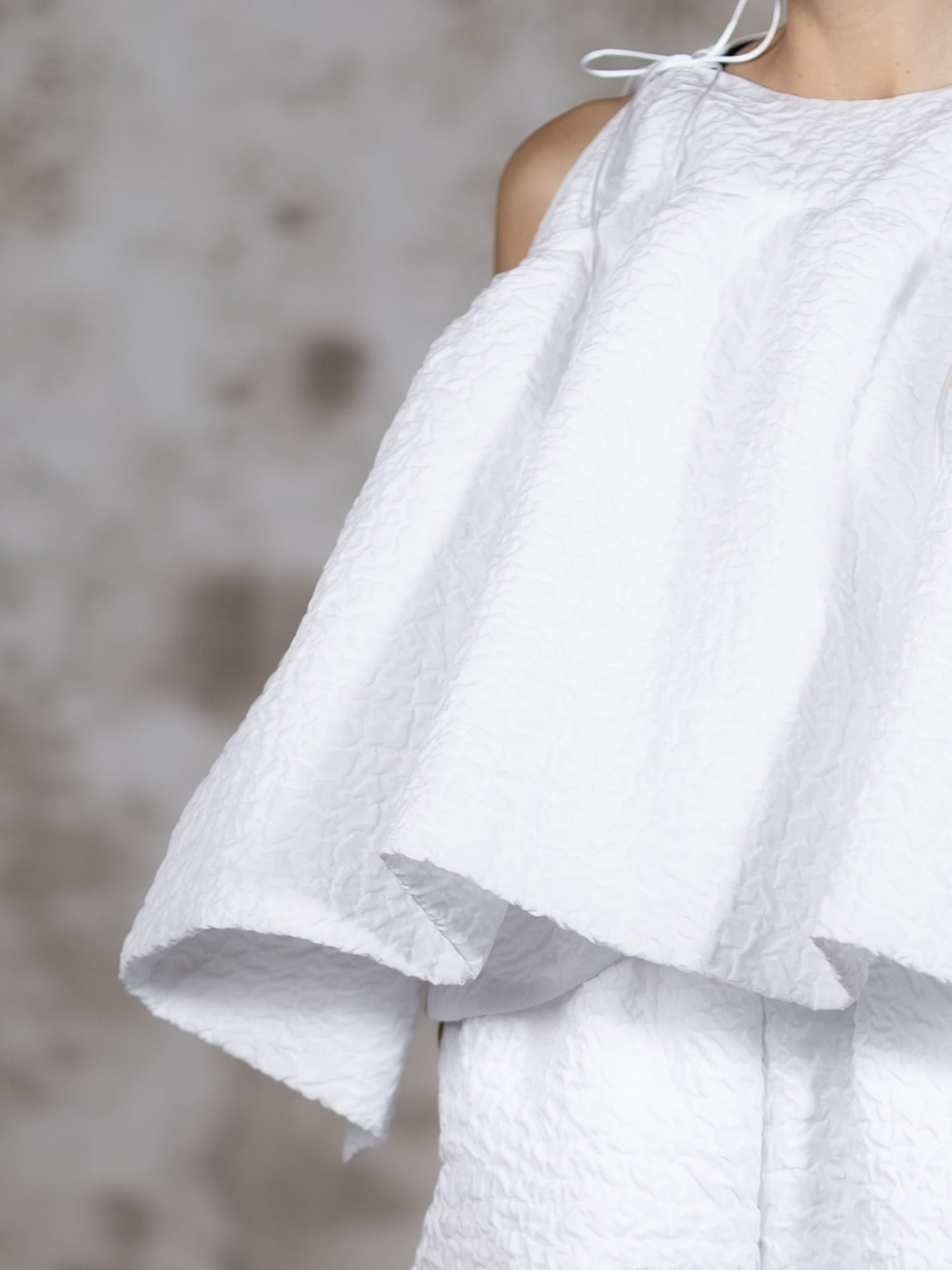 Close-up shot of the Brisa blouse, focusing on the dramatic structured ruffles and the rich, exquisite texture of the Jacquard Cloqué - Anabel Santos