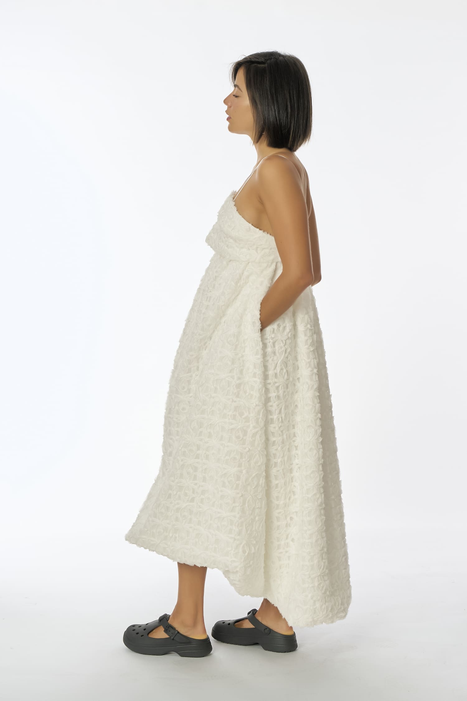 Embroidered tulle fabric with chiffon ribbons of the white Nebra wedding dress - Anabel Santos - Haute Couture - Galicia