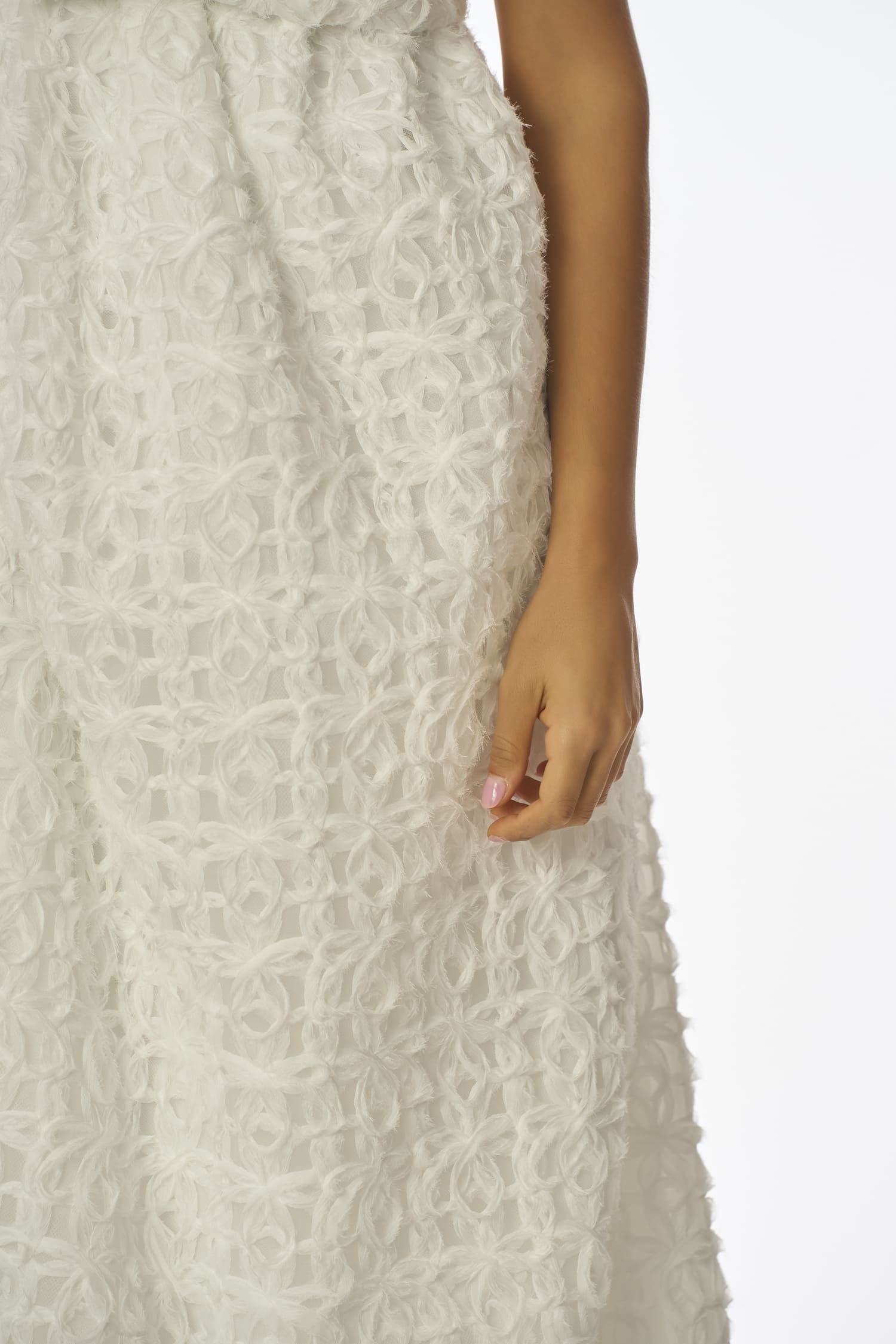 Embroidered tulle fabric with chiffon ribbons of the white Nebra wedding dress - Anabel Santos - Haute Couture - Galicia